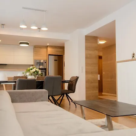 Penthouse Eliza - Coressi *